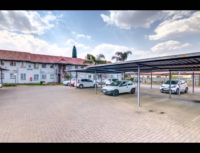 2 BEDROOM TOWNHOUSE RENTED IN GLEN MARAIS